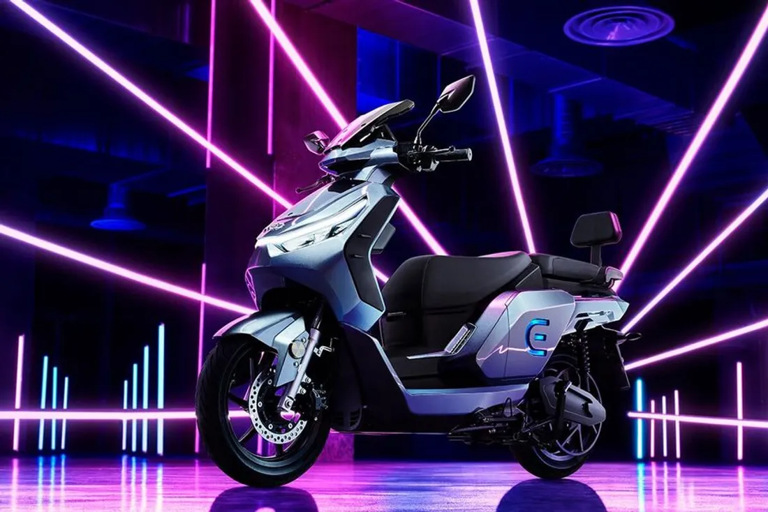 Scooter Red Electric Model E